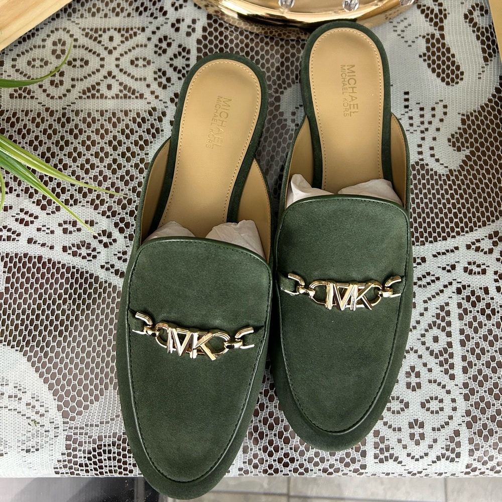 Women’s Shoes.MICHAEL KORS mules.Brand New in box